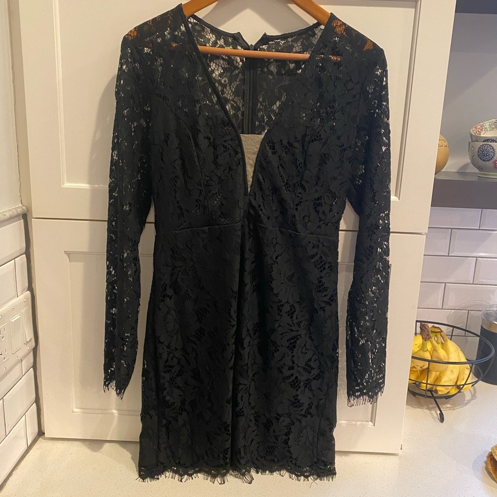 Women’s stunning long sleeve lace dress zipper back